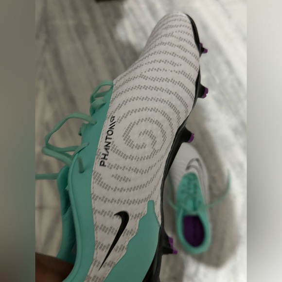 Phantom Nike brand soccer cleats - Picture 7 of 7